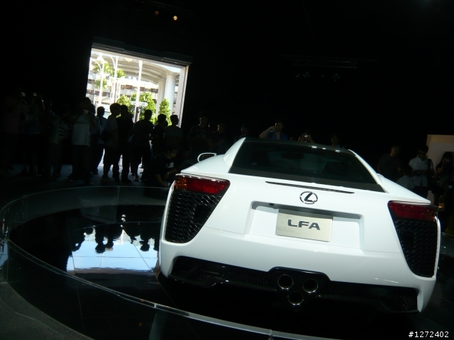 小弟拍的超跑    請大大們指教一下攝影技術