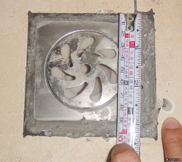 落水頭與磁磚的間距合理範圍應該多少呢?我家的狀況是高達1.5公分