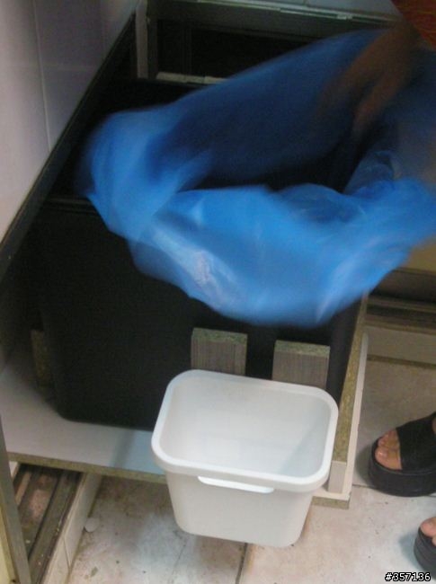 用系統櫃剩料 DIY 隱藏式垃圾桶...川湖新產品 3M89