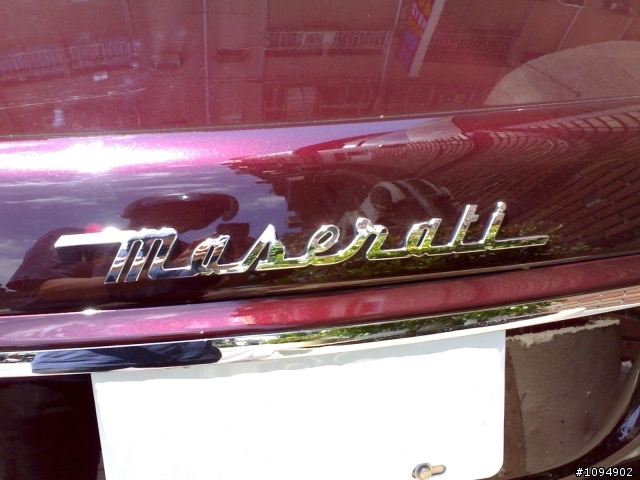 顏色特別的Maserati Quattroporte ....