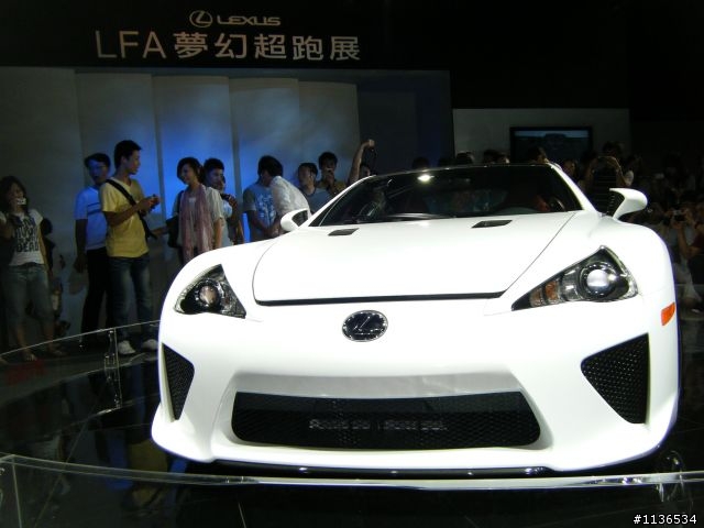 老梗..微風廣場的LFA