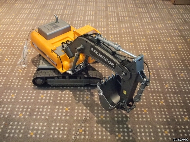 (開箱)等很久的大怪手-EXCAVATOR 1:12
