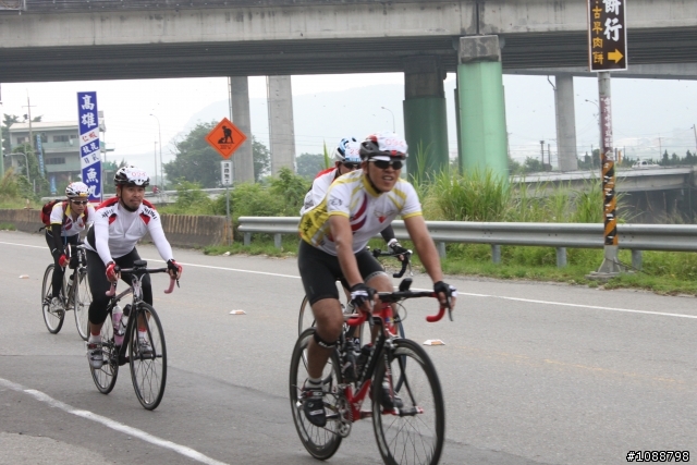2010.09.03新增-2010.08.22 環台中100K拉力賽-車友照片(鯉魚潭轉140縣道&航空站補給站前)(持續新增中,請耐心等候~謝謝大家)