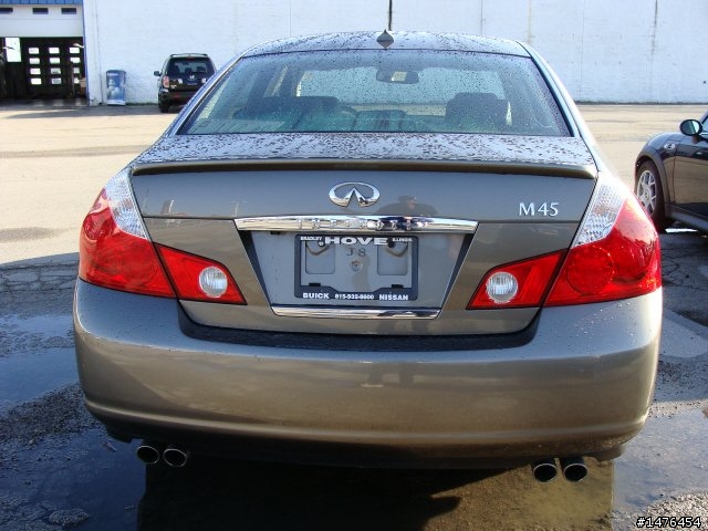 INFINITI M35 尾翼