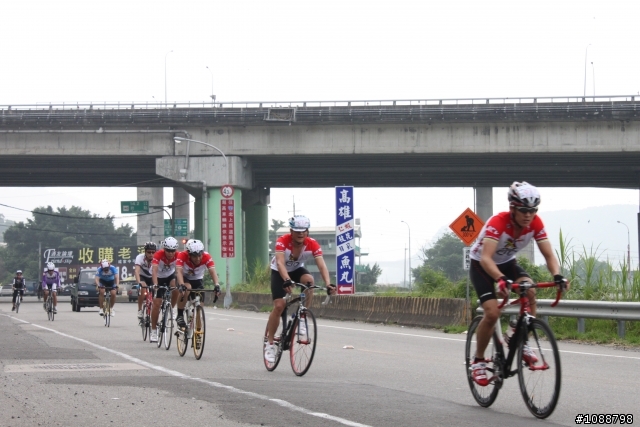 2010.09.03新增-2010.08.22 環台中100K拉力賽-車友照片(鯉魚潭轉140縣道&航空站補給站前)(持續新增中,請耐心等候~謝謝大家)