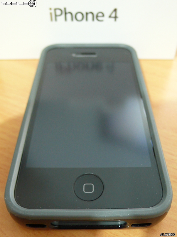 iPhone 4 + 保護殼 + 螢幕保護貼 (9/10 更新Apple原廠bumper)