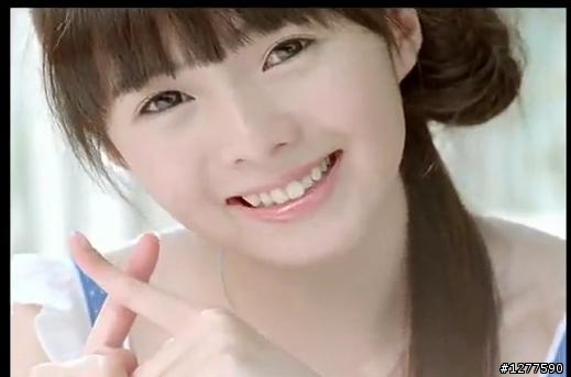 有人知道摩斯黃金蝦堡的女主角是誰嗎?