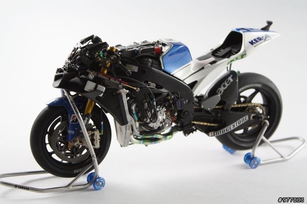 落落長之 YAMAHA YZR-M1 打造過程 (警告:圖多)