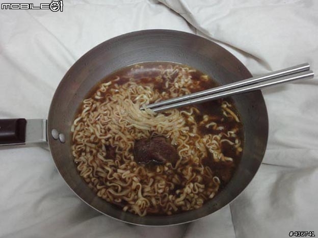 [宵夜開箱]  懷念的經典泡麵--金味王紅燒牛肉麵