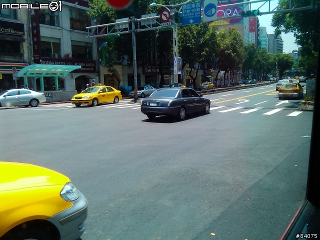 掛試車牌的Lancia Thesis!