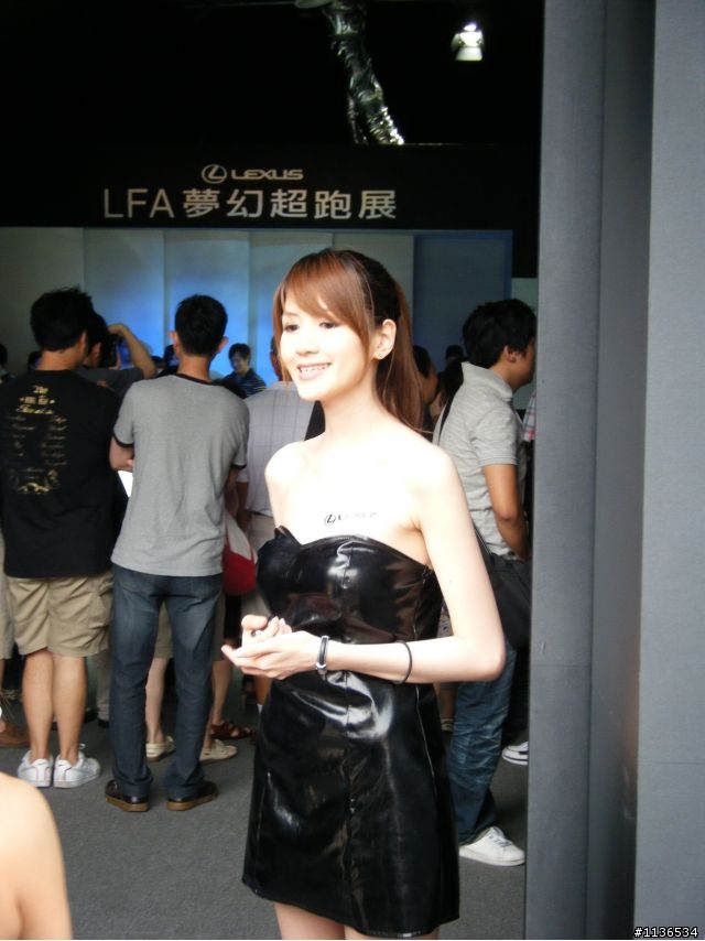 老梗..微風廣場的LFA
