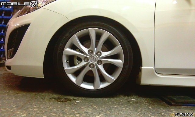 10年新馬3大撞後翻車~等報廢  (有圖)