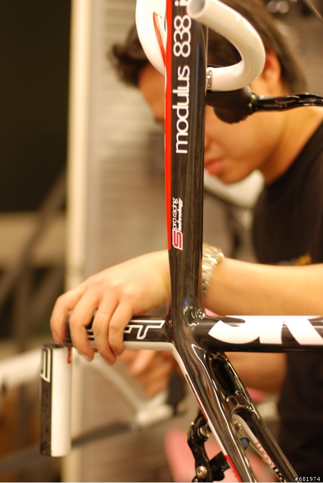SWIFT CARBON首發