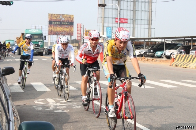 2010.09.03新增-2010.08.22 環台中100K拉力賽-車友照片(鯉魚潭轉140縣道&航空站補給站前)(持續新增中,請耐心等候~謝謝大家)