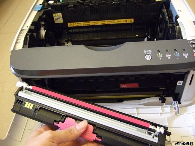 [開箱+評測] 簡單好用的阿Q彩雷 EPSON C1600