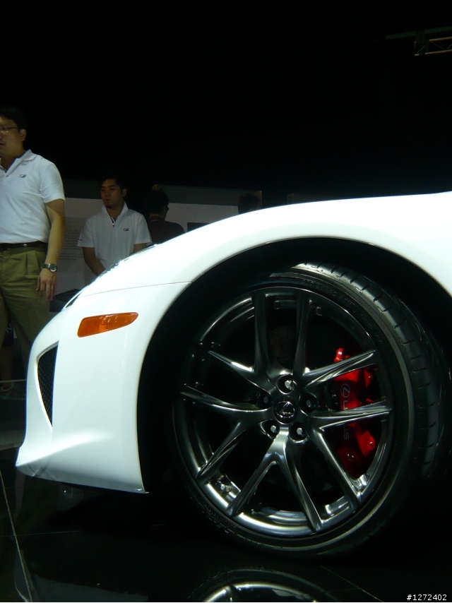 小弟拍的超跑    請大大們指教一下攝影技術