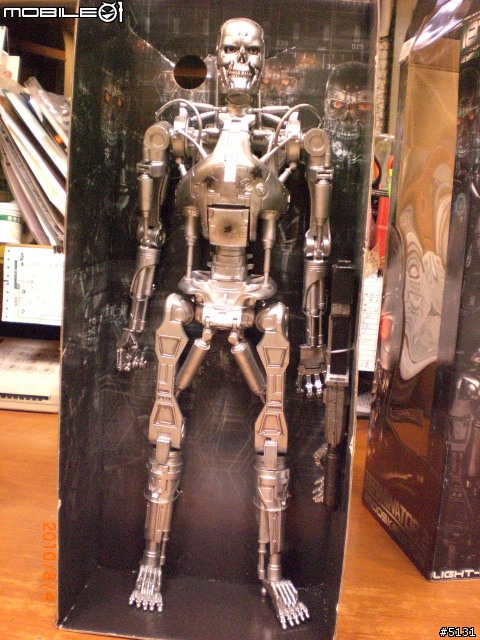 ﹝沒誠意的開箱文﹞魔鬼終結者18吋 T-800
