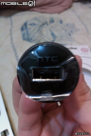 [分享]Aria贈品(HTC原廠車充)