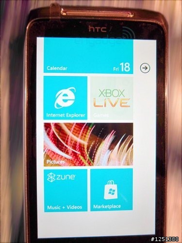 HTC 搭載 Windows Phone 7 謎樣機照片露出!!!