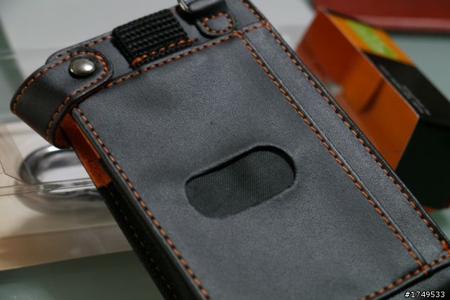 【開箱實裝分享】 iPhone 4 日系高質感直立式悠遊卡皮套 開箱實著圖