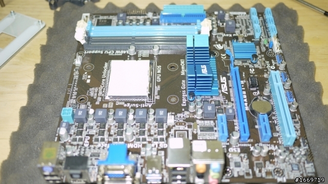 [ASUS 華碩] M4A88T-M開箱
