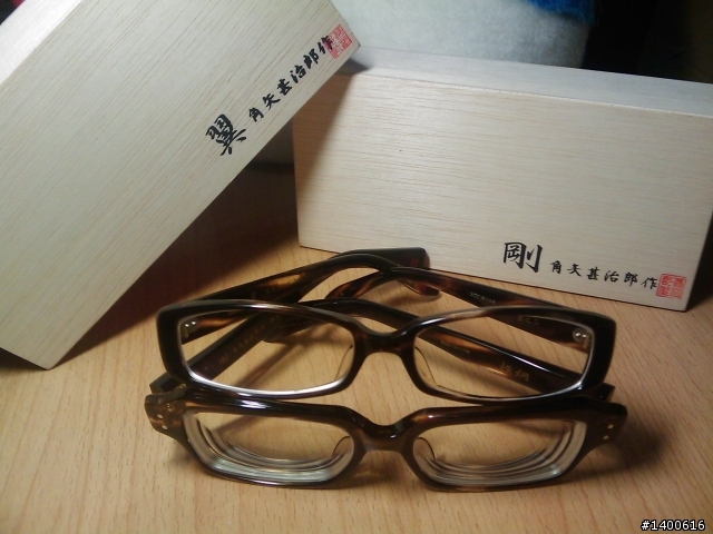 誰說結婚一定要買對戒~~我與女王的手工角矢對框