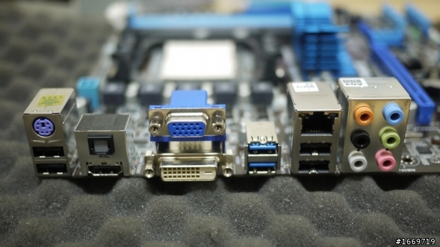[ASUS 華碩] M4A88T-M開箱