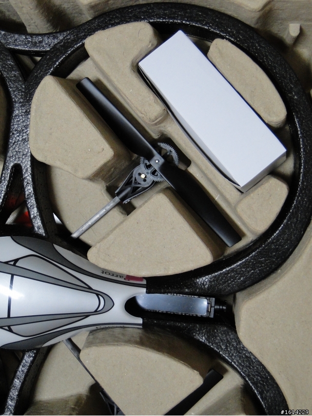Parrot AR.Drone 開箱與飛行影片