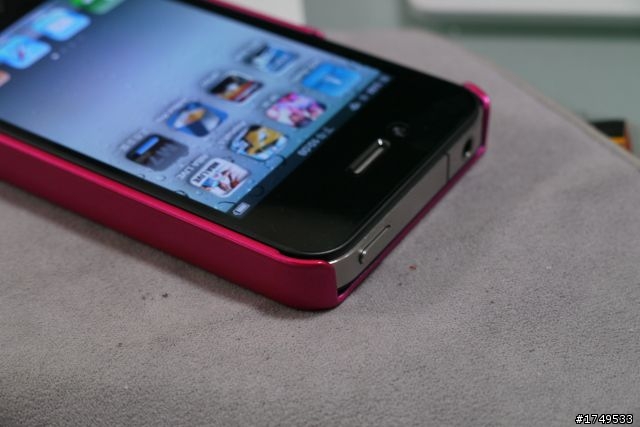 【e7buy分享】iPhone 4 日系高質感 桃紅硬殼 與 小白高密度防滑套 實機上身分享