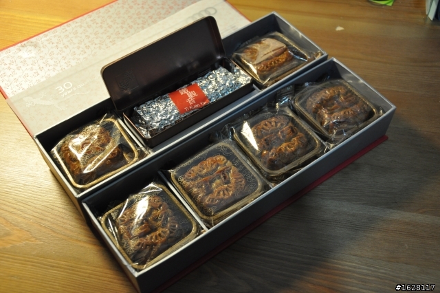 Lamborghini有中秋禮盒...AUDI也有月餅喔!