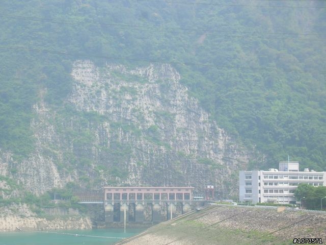 南港村九份二山之震撼教育爆胎行
