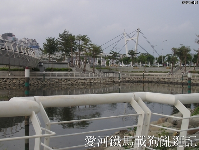 感謝兩位不知名女大生，路見石塊，搬到路邊，避免意外發生。。有圖加鐡馬載狗亂逛照片（已加小狗圖）