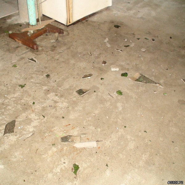 台南縣學甲鎮 風強雨大 ～ （附近住戶整片屋瓦飛走）