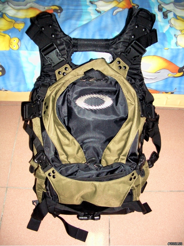 [遲來的分享]Oakley snow pack，一起來分享你的機能性背包