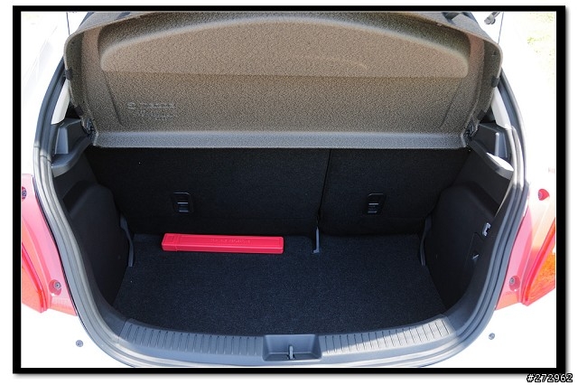 【開箱文】白色 Mazda 2 頂級型