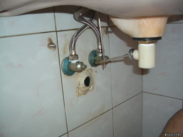 [DIY] 浴室臉盆的水龍頭汰換