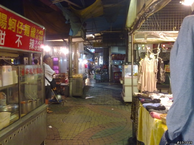 汐止中興路大汐止百貨,會封路變中興夜市~!