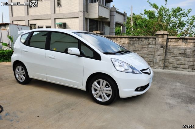 白色 Fit vti-s 剛過八月初一 交車:D