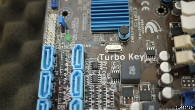 [ASUS 華碩] M4A88T-M開箱
