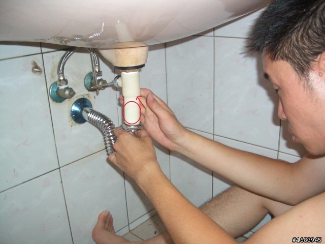 [DIY] 浴室臉盆的水龍頭汰換