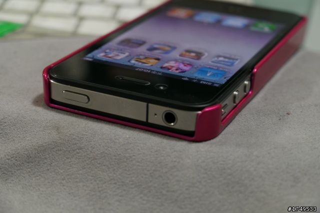 【e7buy分享】iPhone 4 日系高質感 桃紅硬殼 與 小白高密度防滑套 實機上身分享