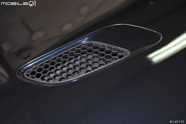 E90引擎蓋通風孔及M3特別色cabon black