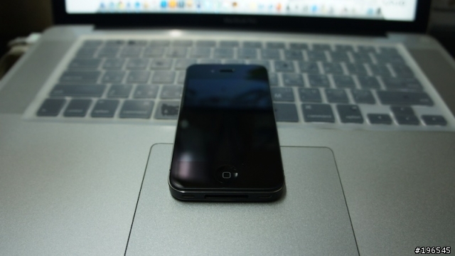 IPhone4 包膜照（幾乎全黑版）新增保護套