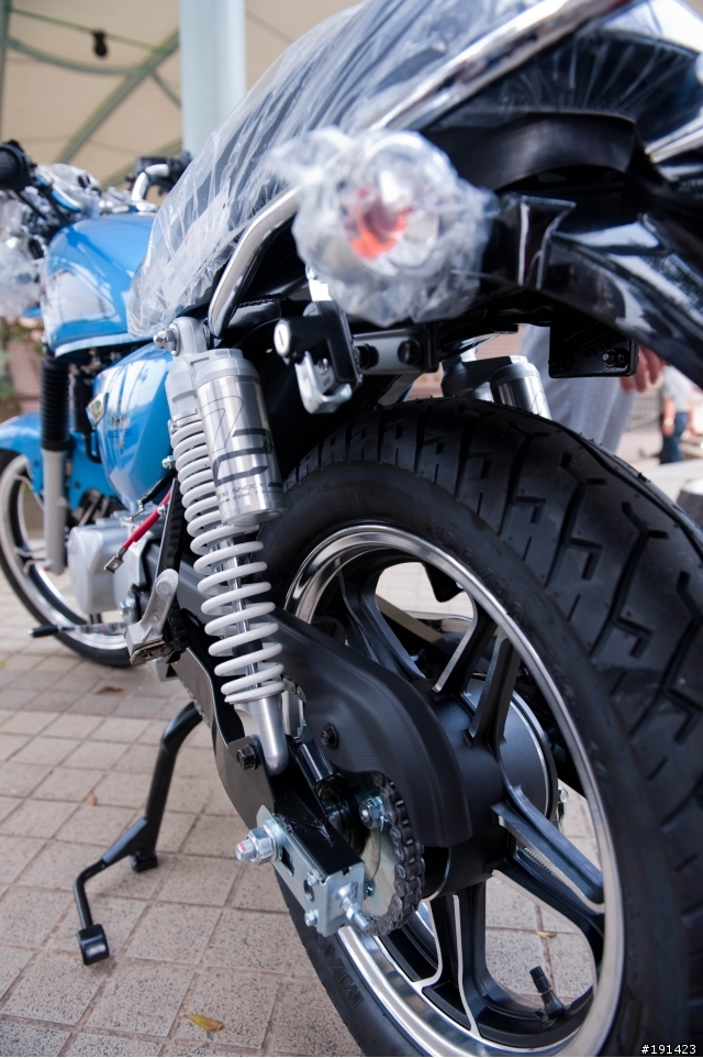 SYM 新車 野狼傳奇R125 150寬胎版正式登場，同場加映金發財125