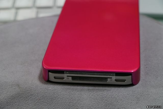 【e7buy分享】iPhone 4 日系高質感 桃紅硬殼 與 小白高密度防滑套 實機上身分享