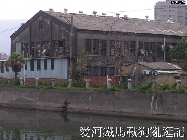 感謝兩位不知名女大生，路見石塊，搬到路邊，避免意外發生。。有圖加鐡馬載狗亂逛照片（已加小狗圖）