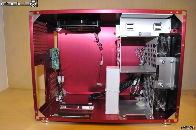 [開箱]紅色炫風!聯力V354R+EVGA P55