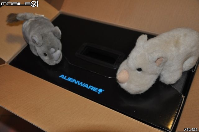 [開箱]～展開泡麵生活的開箱之外星人老大Alienware M17x R2～（Reopen) 10/22 新增攜行箱 UPDATE!!!