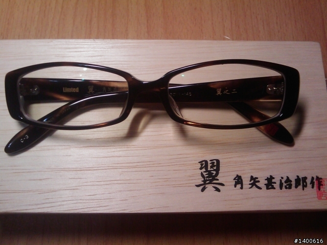 誰說結婚一定要買對戒~~我與女王的手工角矢對框
