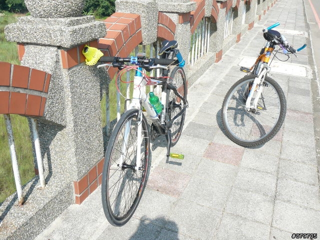 [分享]窮大學生的碳纖平把公路車V.S賣場車 之 - 小烏來風景區之旅